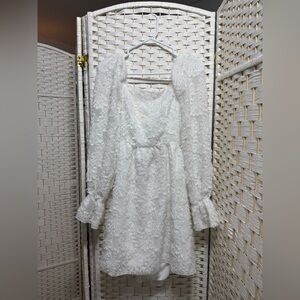 Elegant White Lace Dress (CALL OUT/ STAIN)